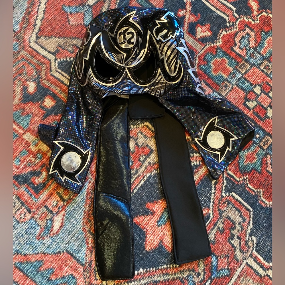 Luchador mask